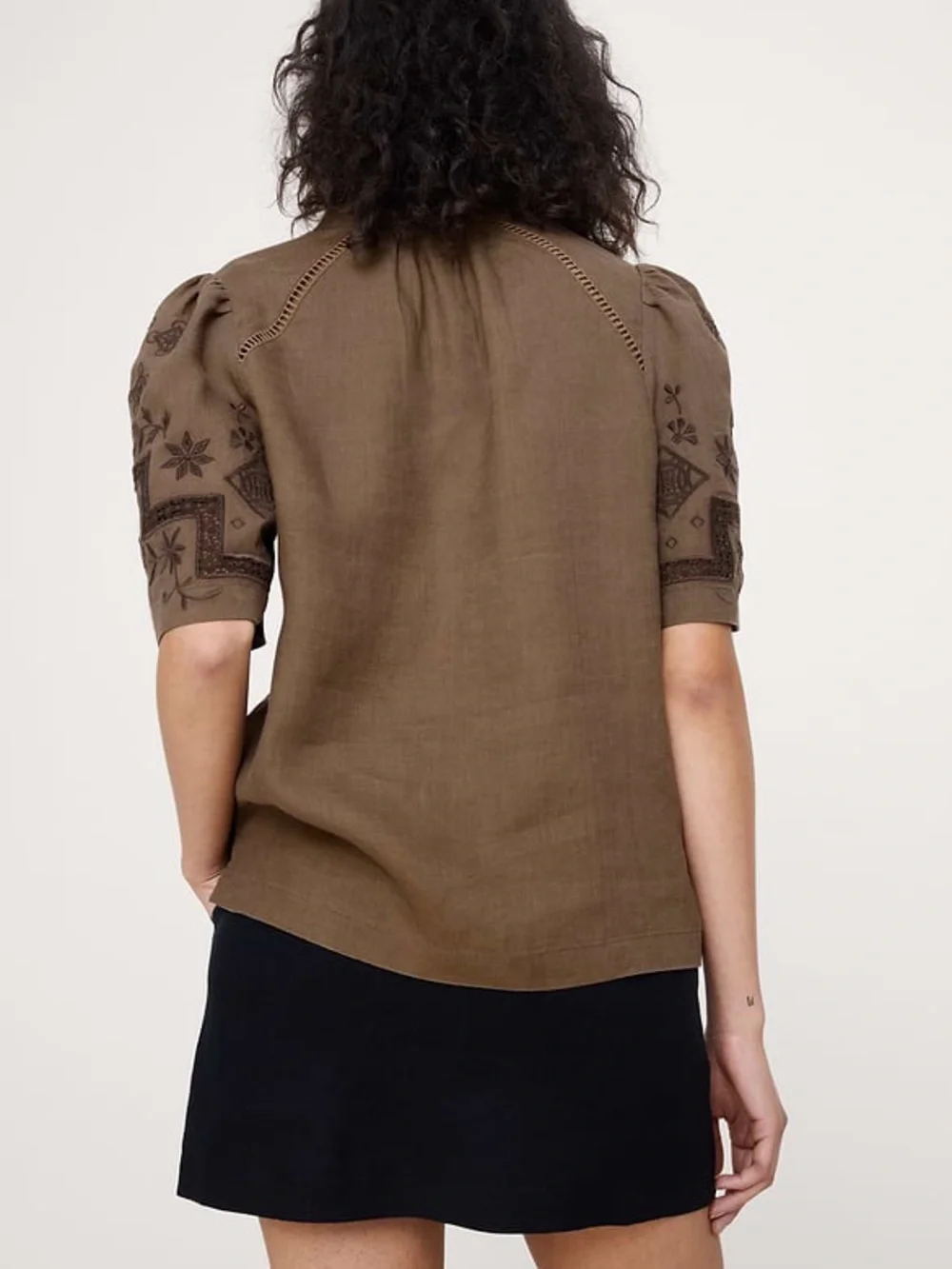 Banana Republic Brown Embroidered Puff-Sleeve Blouse, Size XS.
